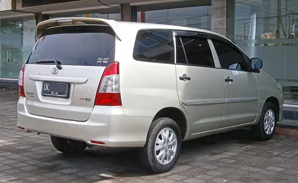 Mobil pribadi untuk sewa mobil Delta Tour